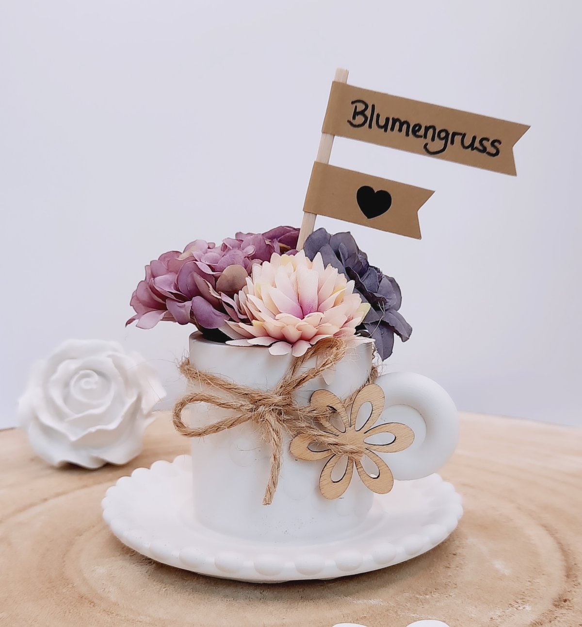 Ein Moment für Kaffee und Blumengrüsse 